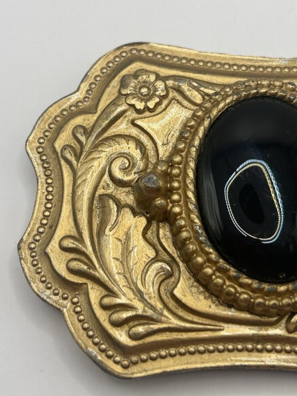 Vintage Gold Tone Belt Buckle Black Cabochon Western Victorian Style Ornate - Picture 5 of 9